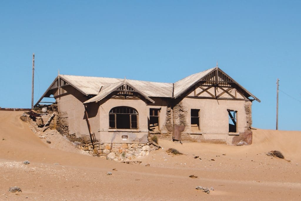 Kolmanskop | Lüderitz | Namibia | The Orange Backpack