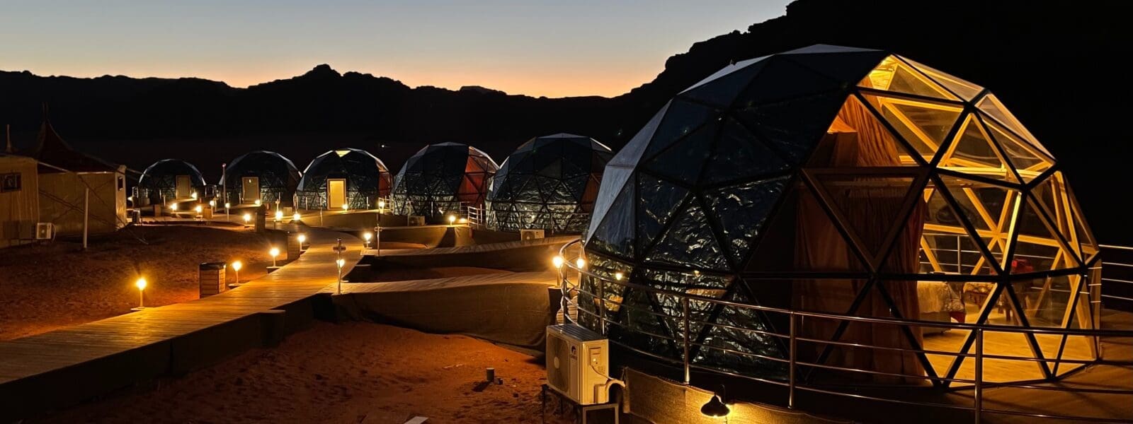 Magisch overnachten in de woestijn van Wadi Rum in Jordanië