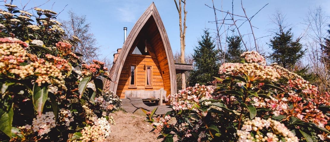Bijzonder overnachten op de Veluwe: zwerfhutten in het bos bij De Wije Werelt