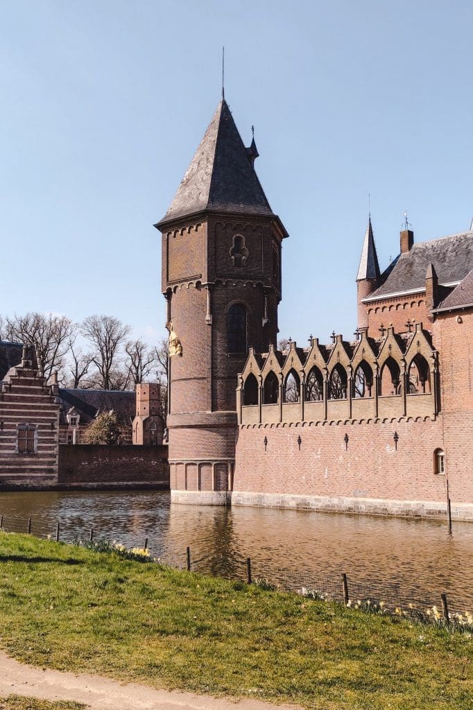 Castle Heeswijk in Brabant | The Orange Backpack