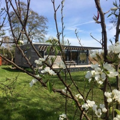 Bijzondere overnachtingen | Design huisje aan het water in Tienhoven