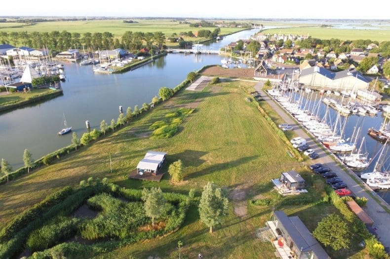 Glamtainer Friesland | Vakantiehuisje aan het water Nederland