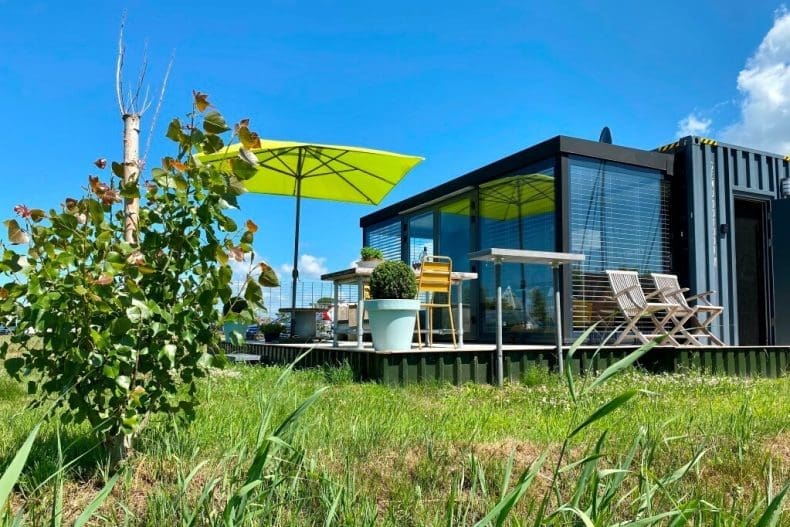Glamtainer Friesland | Vakantiehuisje aan het water Nederland