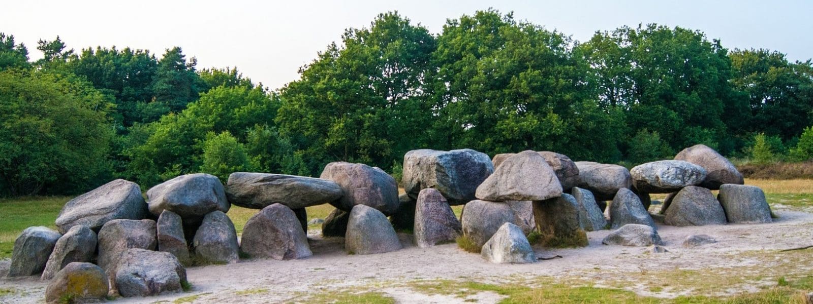Hunebed Highway, historische autoroute langs de Drentse hunebedden