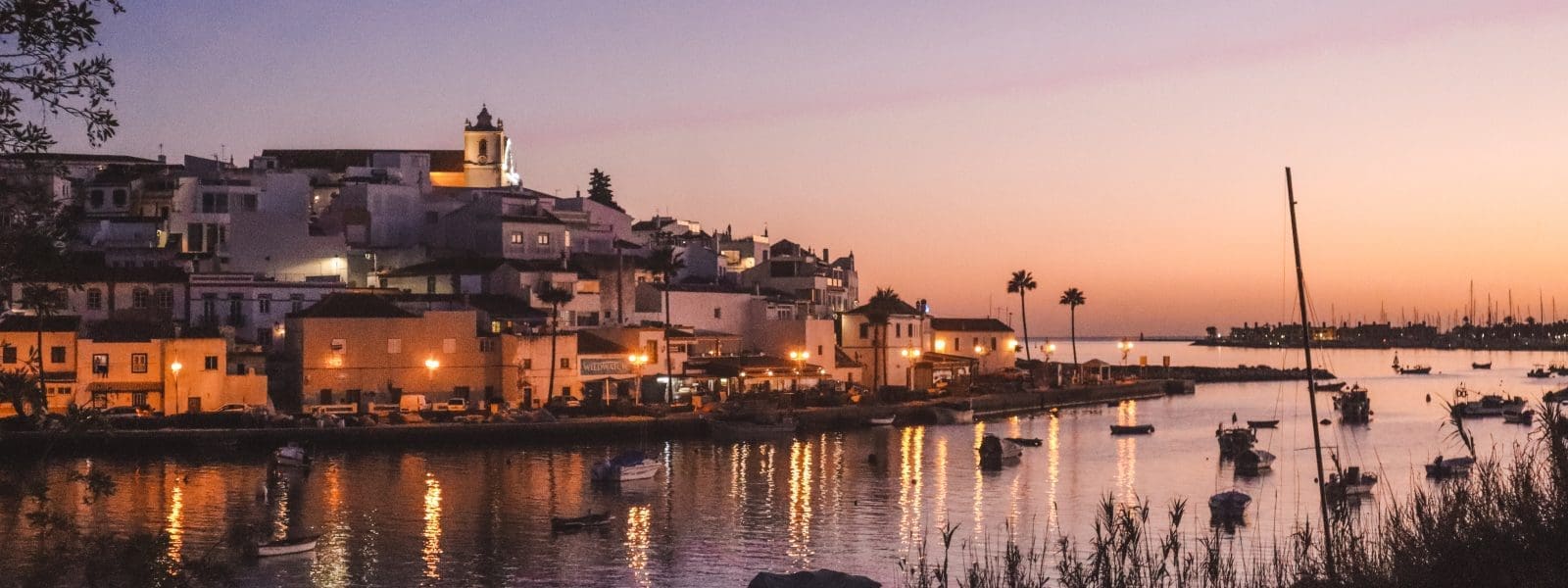 Visit Ferragudo, charming fishing village in the Algarve