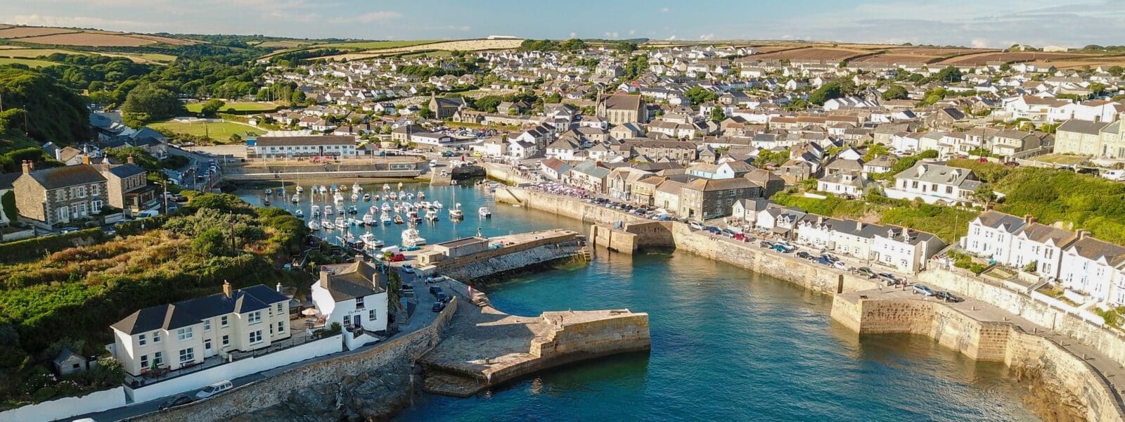 Vissersplaatsje Porthleven in Cornwall