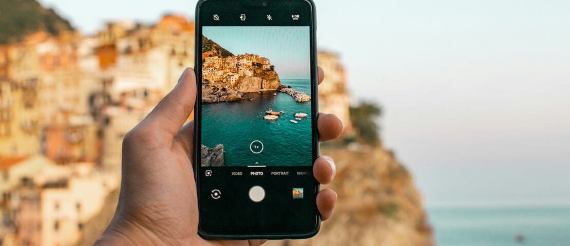 Internet op reis vergelijken: roaming, eSIM, simkaart of toch Starlink?