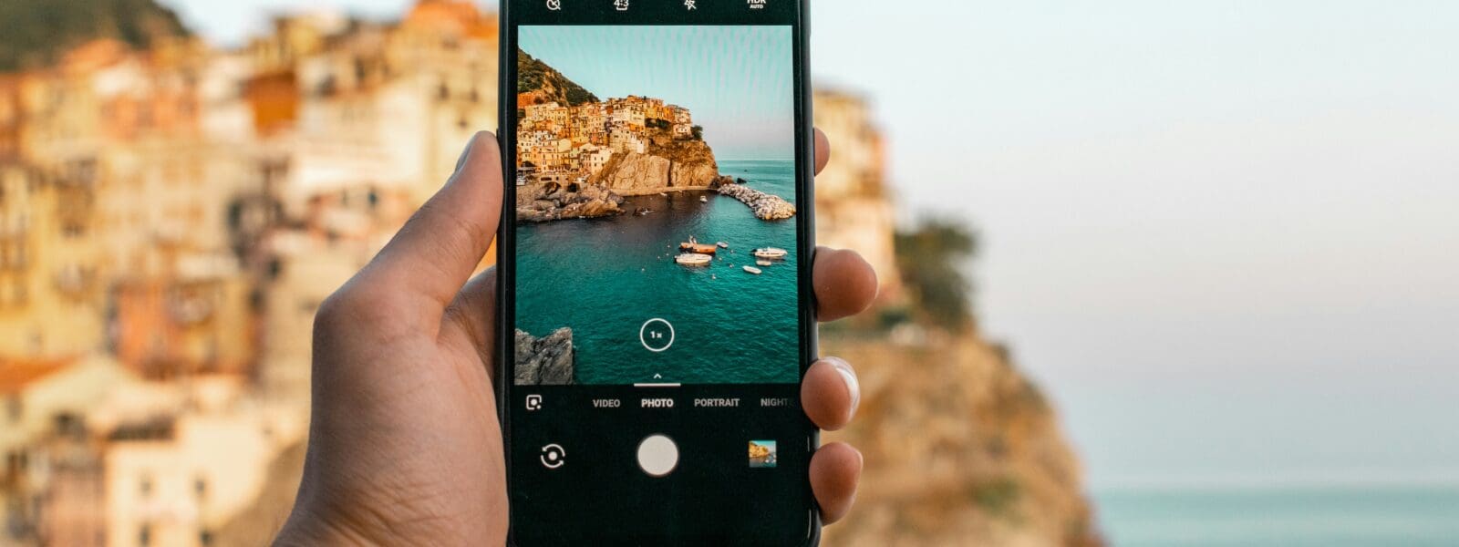 Internet op reis vergelijken: roaming, eSIM, simkaart of toch Starlink?