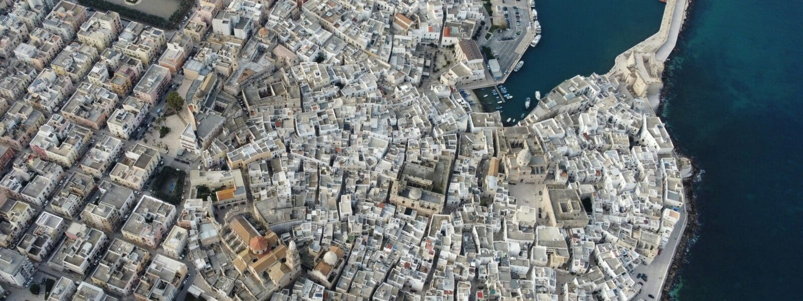 Beleef Monopoli in Puglia—bezienswaardigheden en verborgen parels