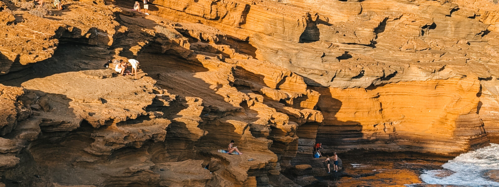 Ontdek Playa Amarilla, de golvende kust van Tenerife
